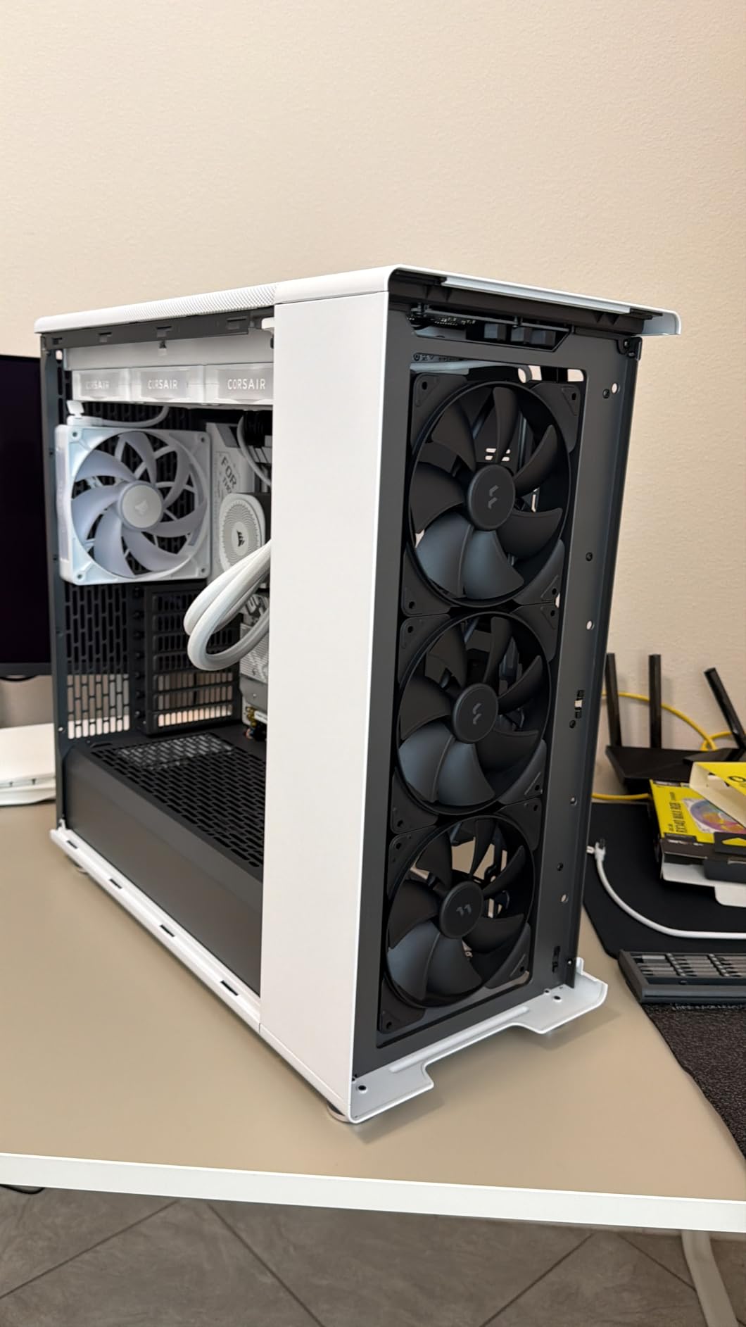 Fractal Design North - Genuine Walnut Wood Front - Mesh Side Panels - Two 140mm Aspect PWM Fans Included - Type C USB - ATX Airflow Mid Tower PC Gaming Case,Charcoal Black customer photo 1