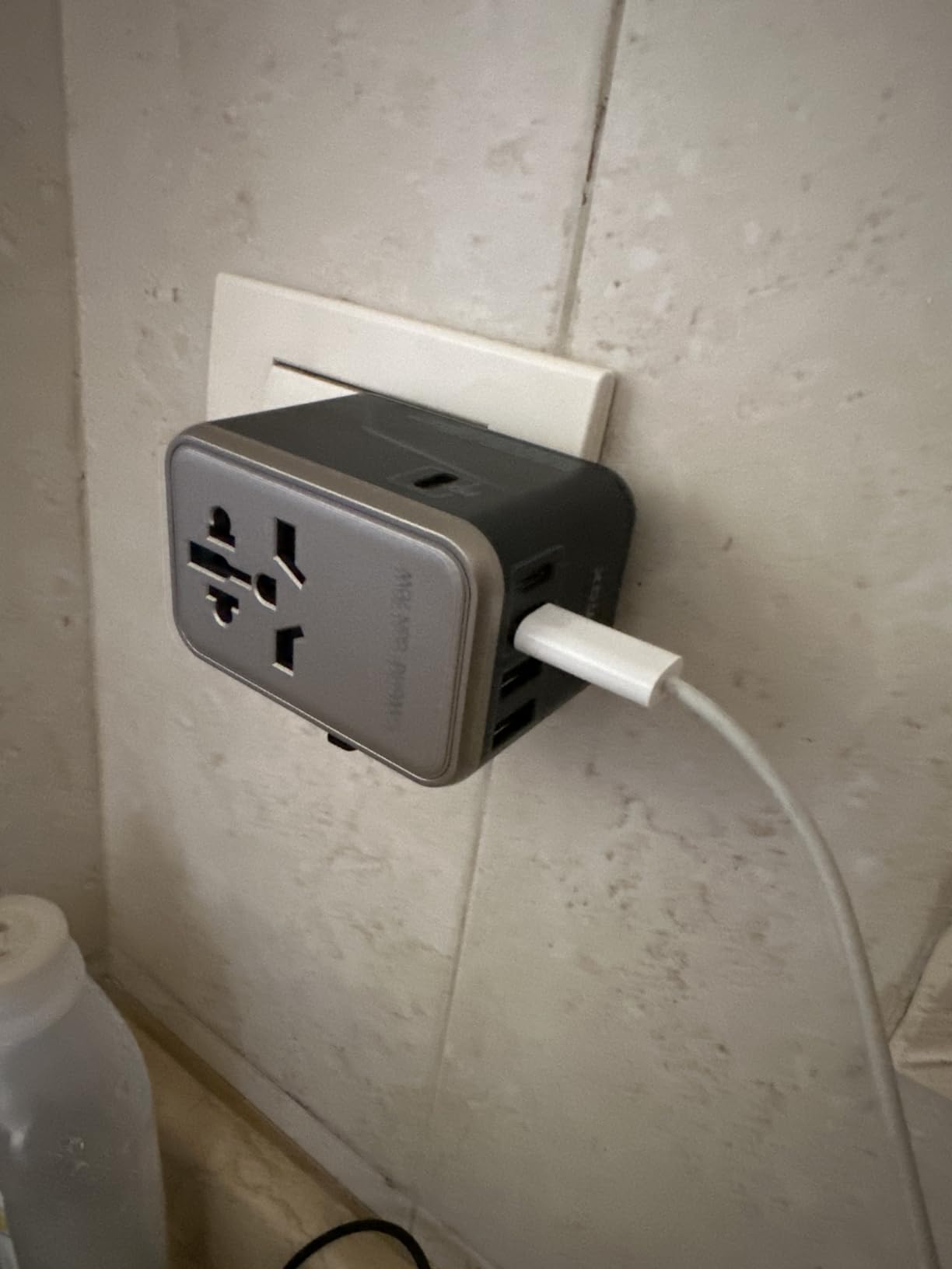 MOMAX 70W GaN Universal Travel Adapter, All-in-One Travel Charging customer photo 1