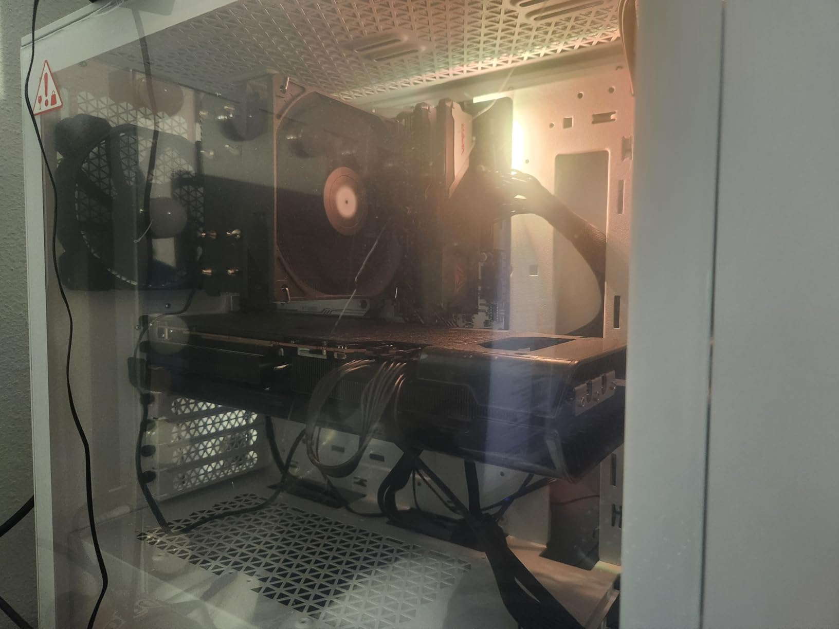 Corsair 3000D Airflow Mid-Tower PC Case – 3-Pin Fans – Four-Slot GPU Support – Fits up to 8X 120mm Fans – High-Airflow Design – White customer photo 1