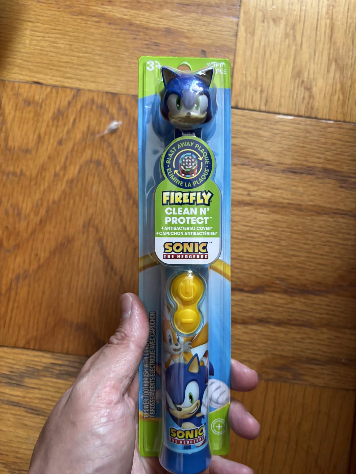 FIREFLY Clean N' Protect, Sonic The Hedgehog Toothbrush with 3D hygienic Cover, Premium Soft Bristles, Anti-Slip Grip Handle, Battery Included, Ages 3+, 3 Piece Set (Pack of 1) customer photo 2