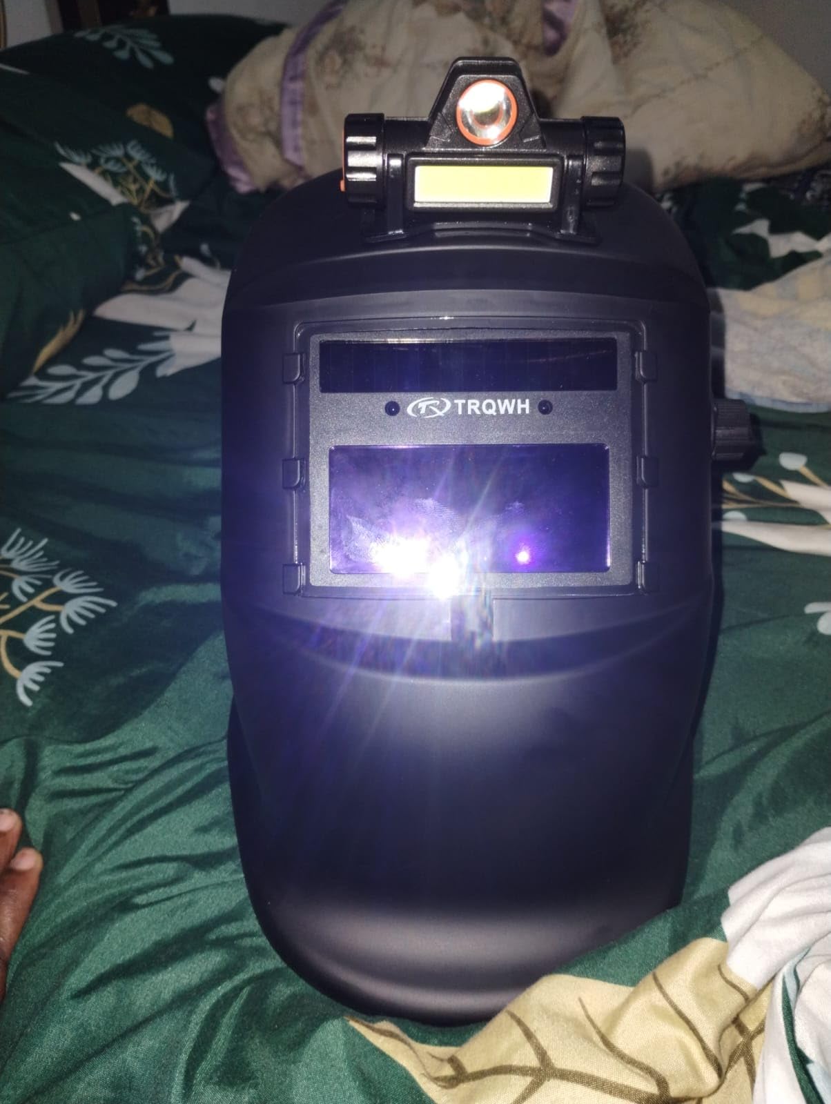 TRQWH Welding Hood Auto Darkening Welding Helmet with Light True Color customer photo 2