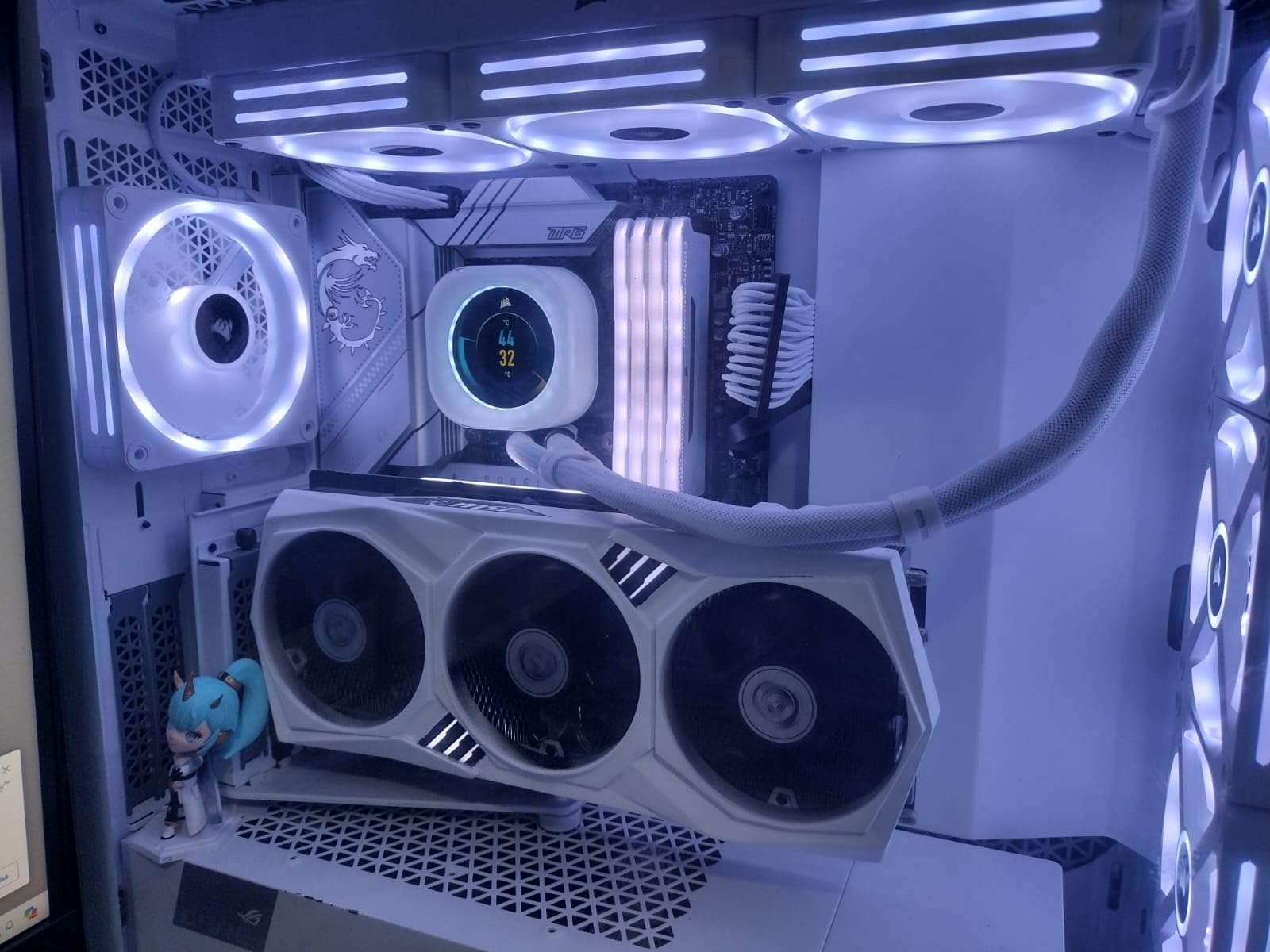 CORSAIR iCUE Link H115i RGB Liquid CPU Cooler - 280mm AIO - QX140 RGB Fans - Fits Intel® LGA 1700, AMD® AM5 - iCUE Link System Hub Included - Black customer photo 2