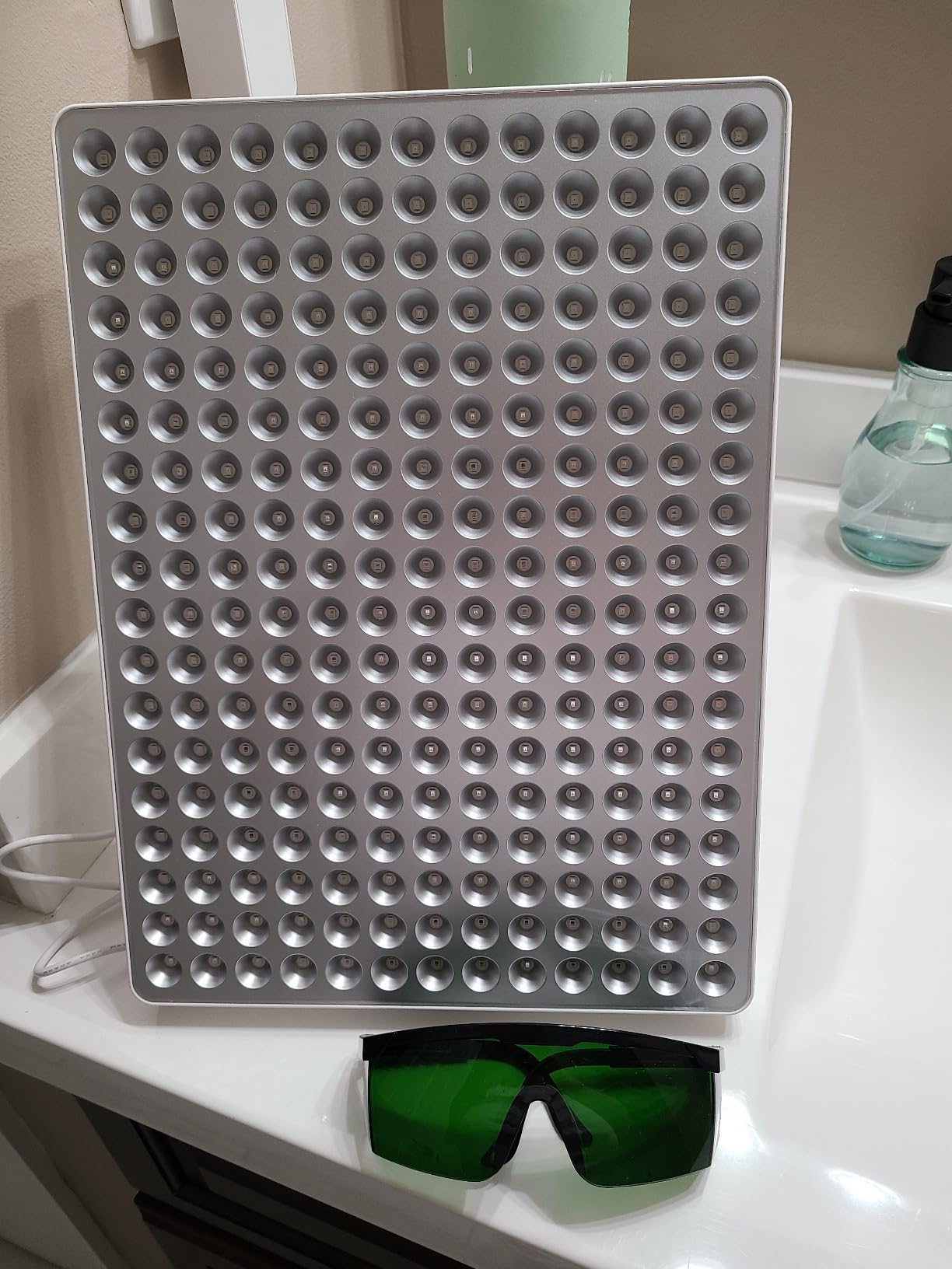 Red Light Therapy with Timing and 180° Adjustable Stand, Deep 660/850nm Near Infrared& Red Light Therapy Panel for Face Body, Skin Care, Home LED Therapy Lamp for Pain Relief of Muscles Joints,234LEDs customer photo 1
