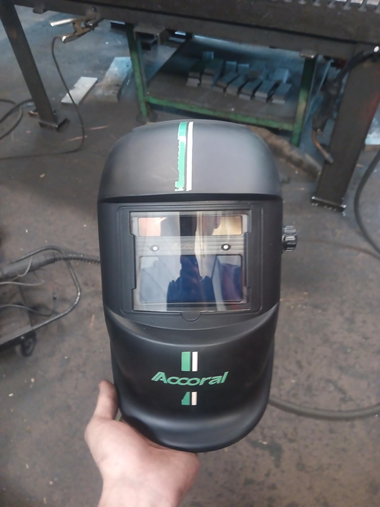 Auto-Darkening Welding Helmet, True Color, Shade 4/9-13 customer photo 2