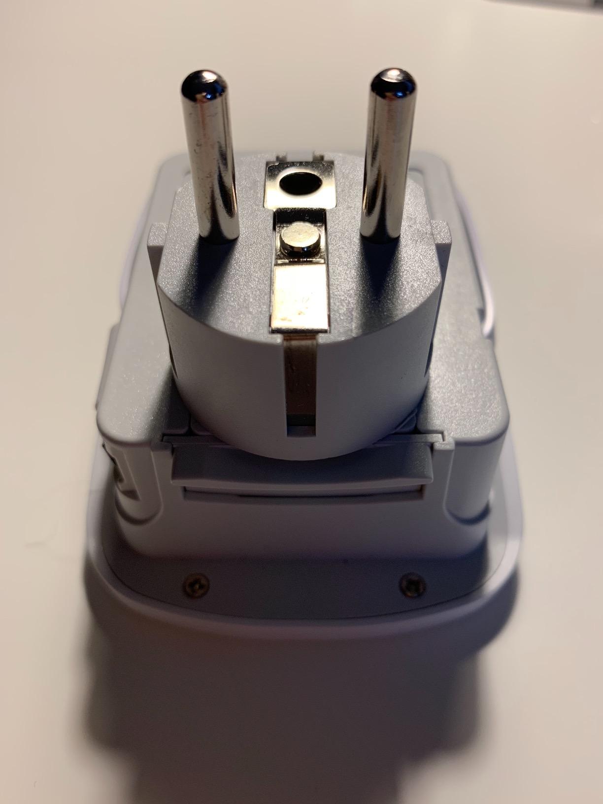 Ceptics Voltage Converter, 200W + 2000W, 4 USB Ports, 6 SWadAPt Plugs customer photo 1