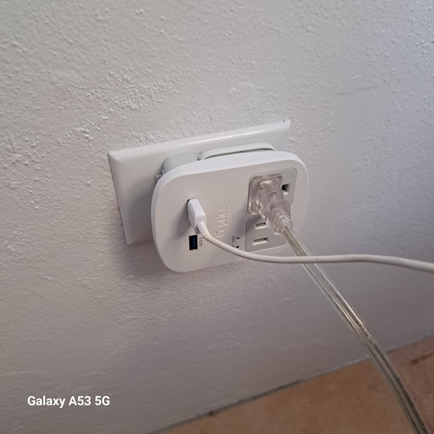 Ceptics Voltage Converter, 200W + 2000W, 4 USB Ports, 6 SWadAPt Plugs customer photo 2