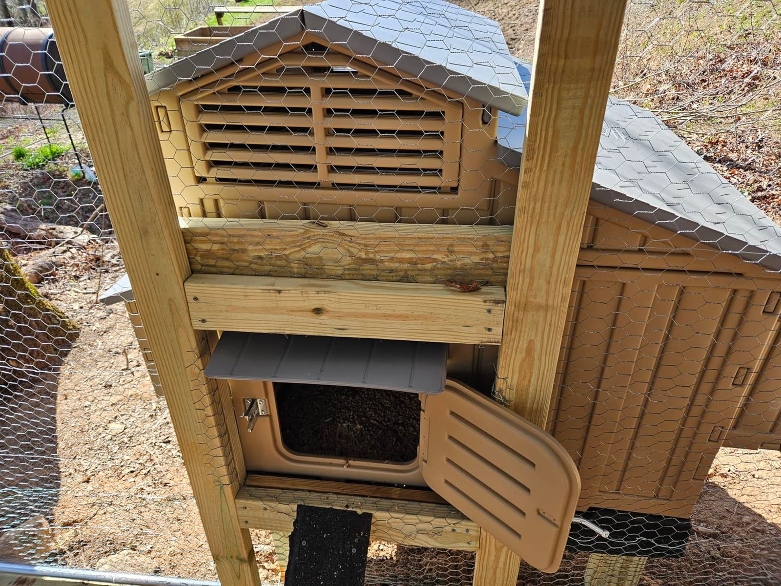 NUGRIART Large Metal Chicken Coop Walk-in Poultry Cage with Water-Resident and Anti-UV Cover Duck Rabbit Cat House Outdoor Chicken Run Pen with Spire Shaped Cage customer photo 2