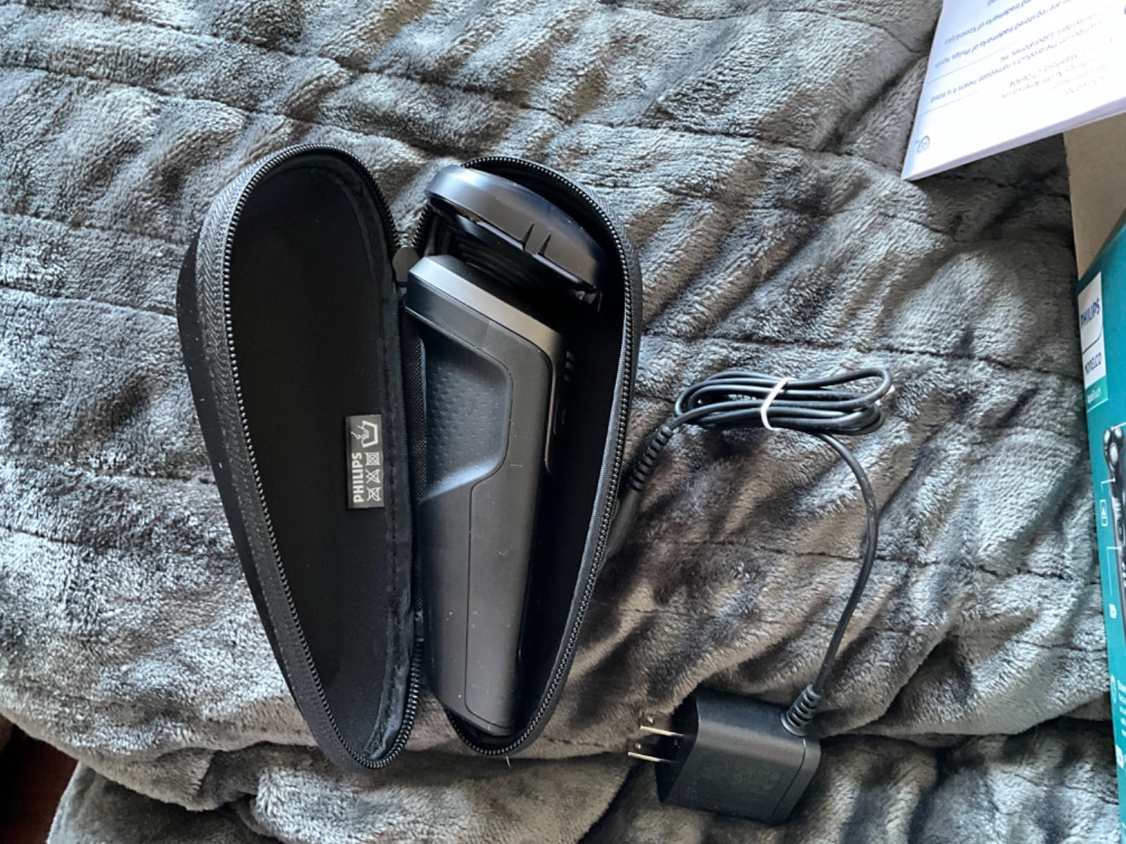 Philips Electric Shavers for Men, Rechargeable AquaTouch Mens Electric Shaver Wet and Dry with Comfort Cut Blades and Click-on Precision Trimmer, Cordless Electric Razors with 5D Flex Head customer photo 2