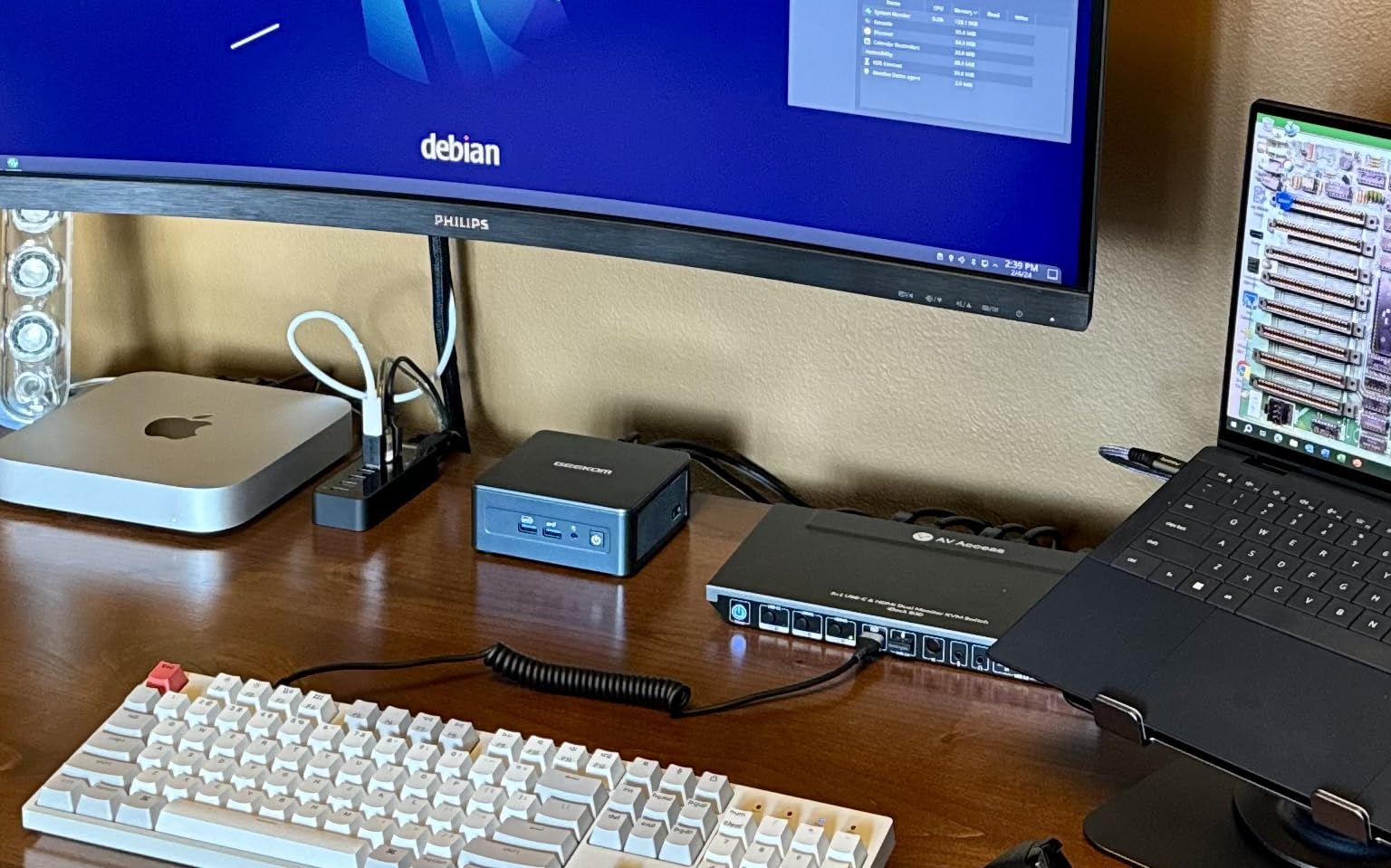 AV Access KVM Switch 2 Monitors 2 Computers, 4K@60Hz KVM Docking Station customer photo 1