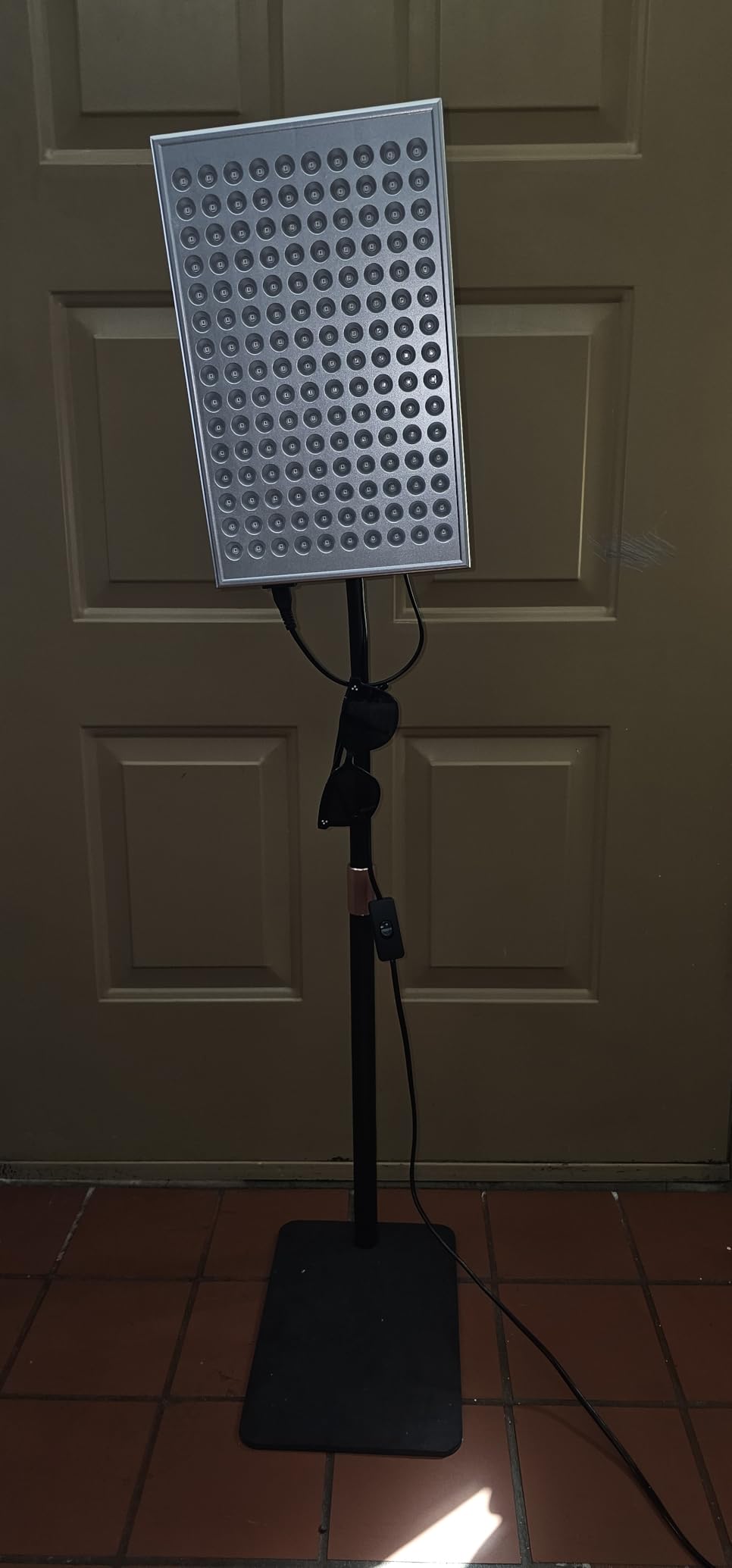 Red Light Therapy for Body Face, Infrared Light Therapy Panel Lamp with Stand, 660nm and 850nm Near Infrared LED Red Lights Therapy Device at Home, Gift for Mom Wife Girlfriend Sister Women customer photo 1