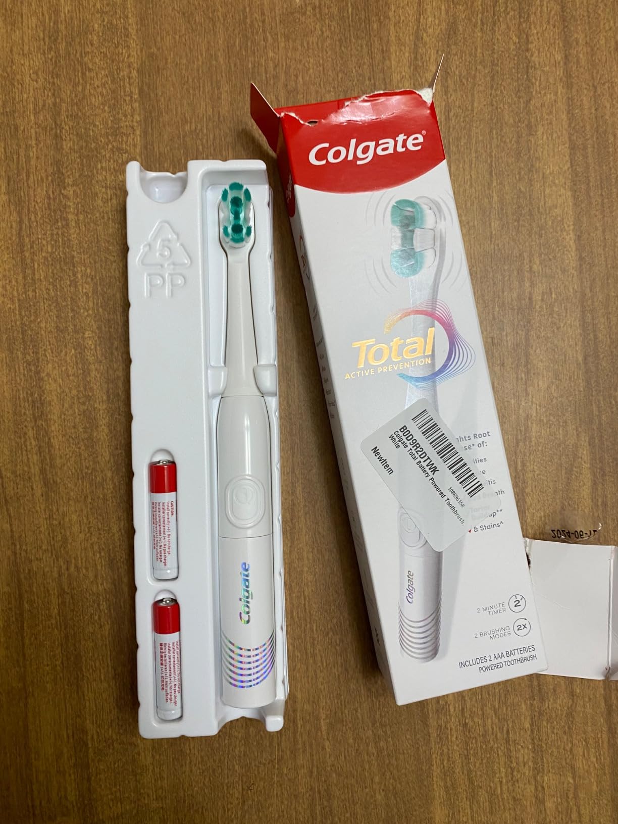 Colgate Total Adult Battery Powered Electric Toothbrush, White, Soft customer photo 2