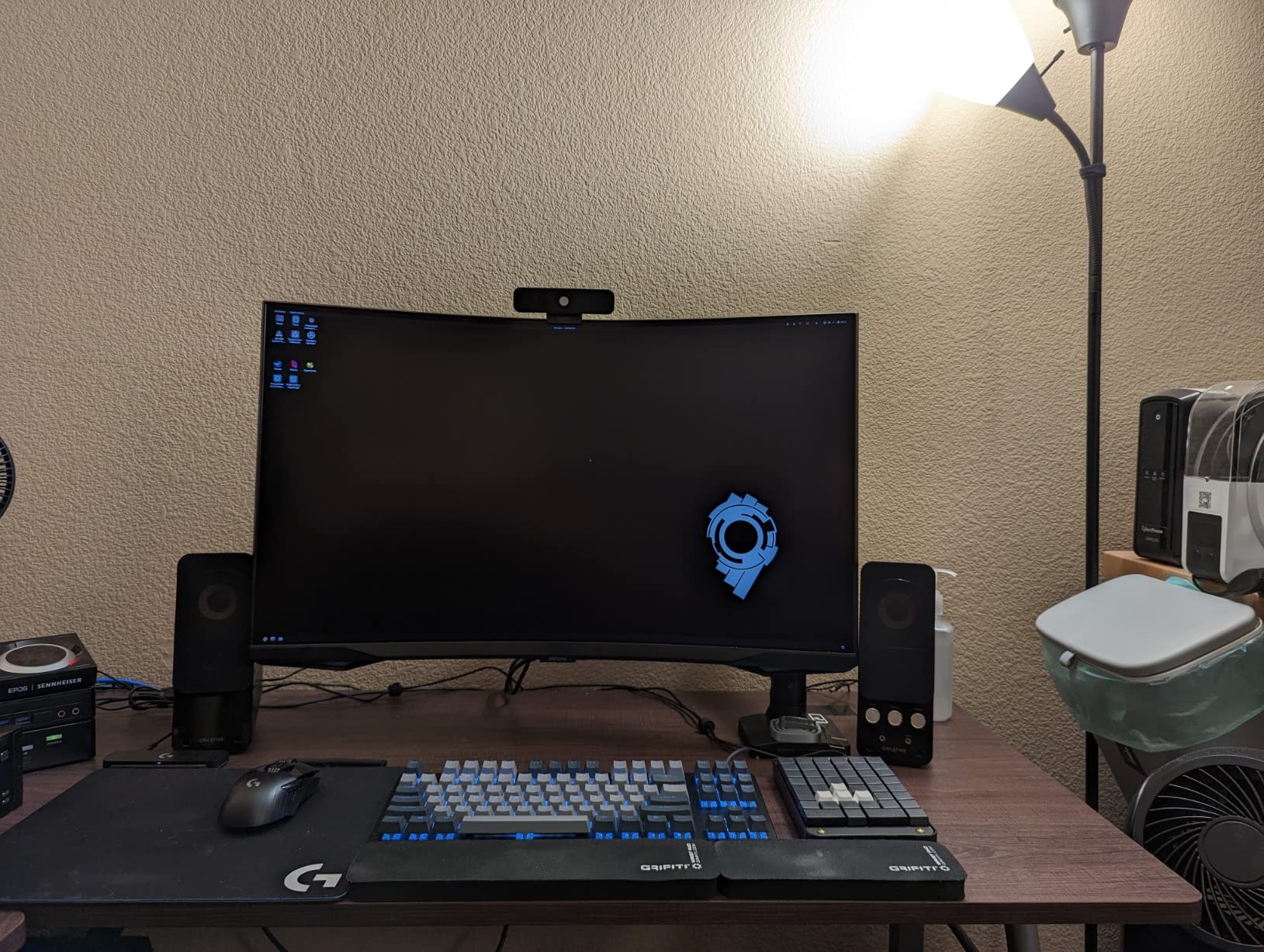 WALI Adjustable Single Monitor Arm for 13-34 inch Screens, up to 26.4 lbs customer photo 2