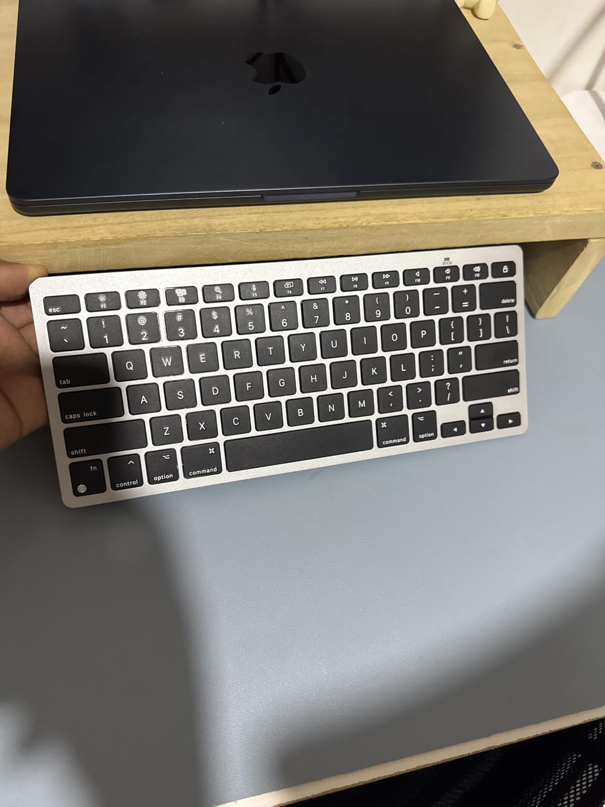 OMOTON Ultra-Slim Wireless Keyboard for Mac (MacOS 10.10+), Compact Size customer photo 2