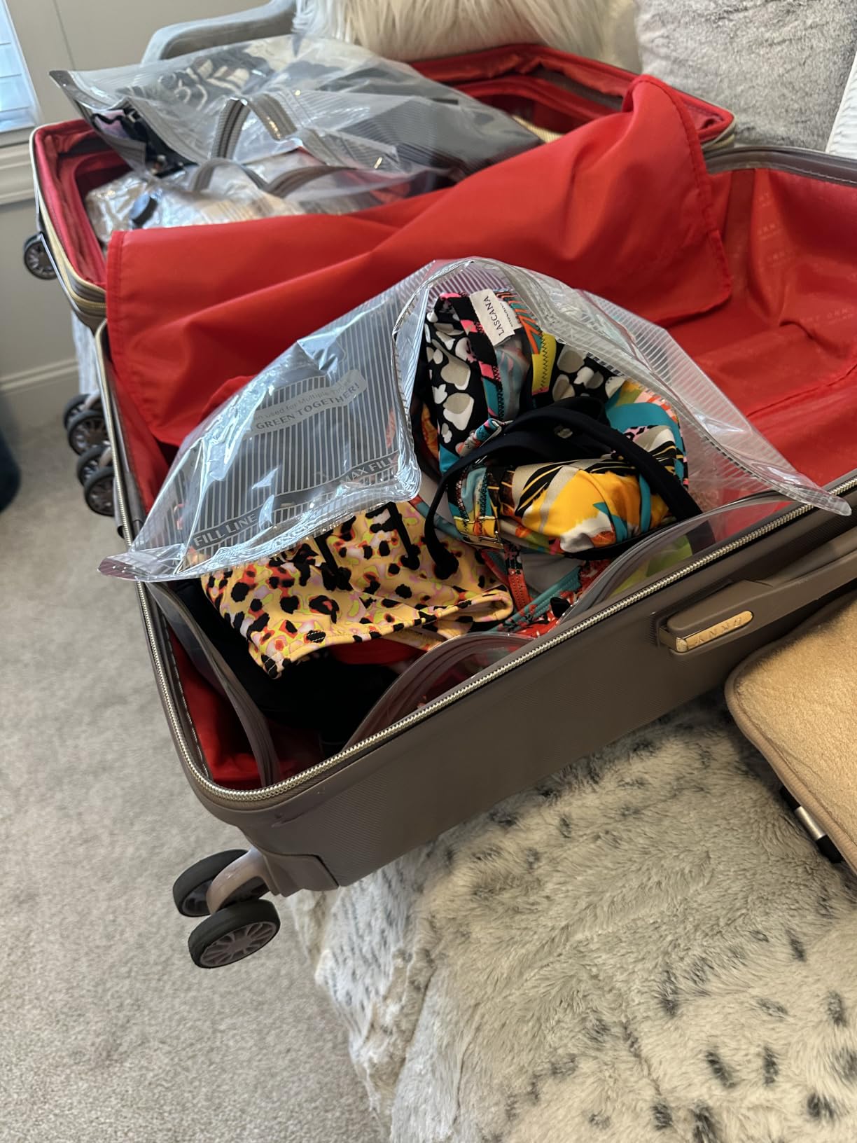 Vacbird Travel Vacuum Bags with Rechargeable Pump, Carry-On Space Saver customer photo 1