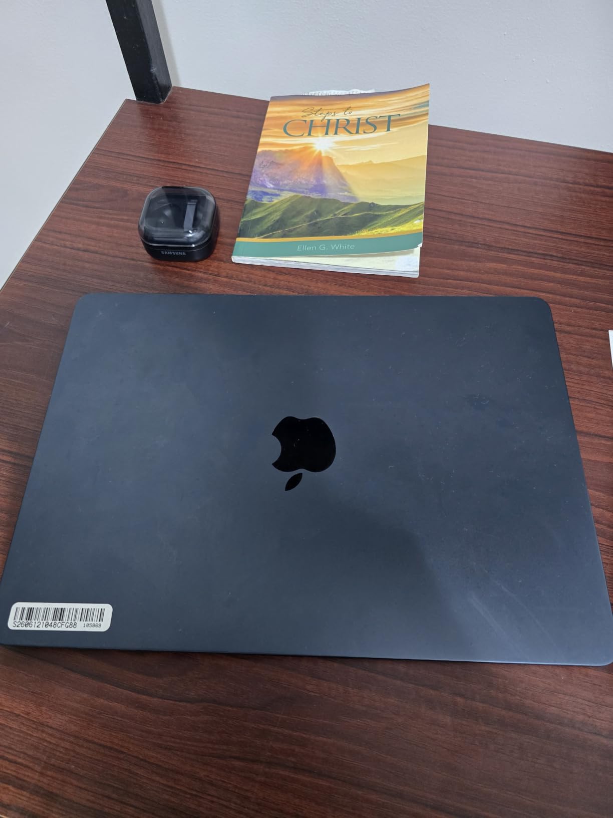 Apple 2024 MacBook Air 13-Inch with Apple M3 chip 8-core CPU / 10-core GPU, 16GB RAM, 256GB SSD, Space Gray (Renewed) customer photo 2