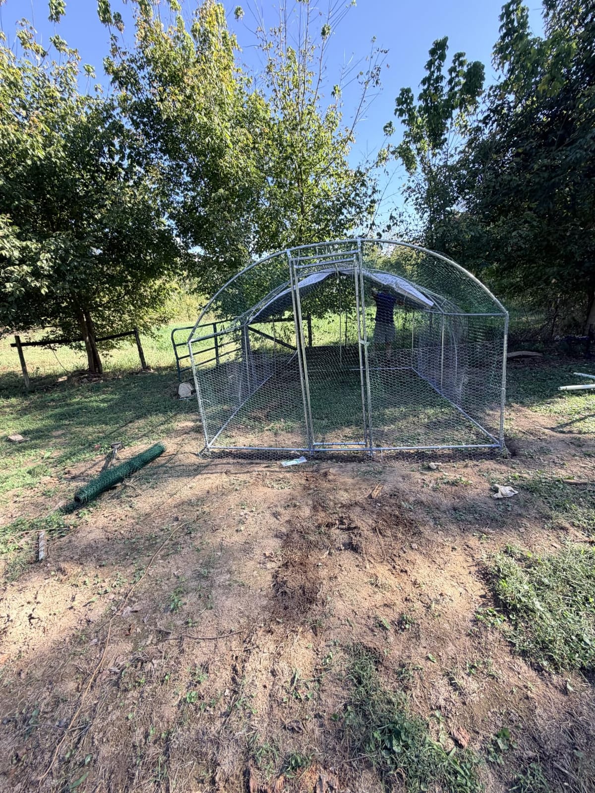 VEVOR Metal Chicken Coop, 6.56x6.56x6.56ft Large Walk-in Chicken Run with Cover, Spire Roof Hen House Enclosure with Security Lock, Outdoor Duck Rabbit Cage, Poultry Pen for Backyard, Farm, Yard customer photo 1