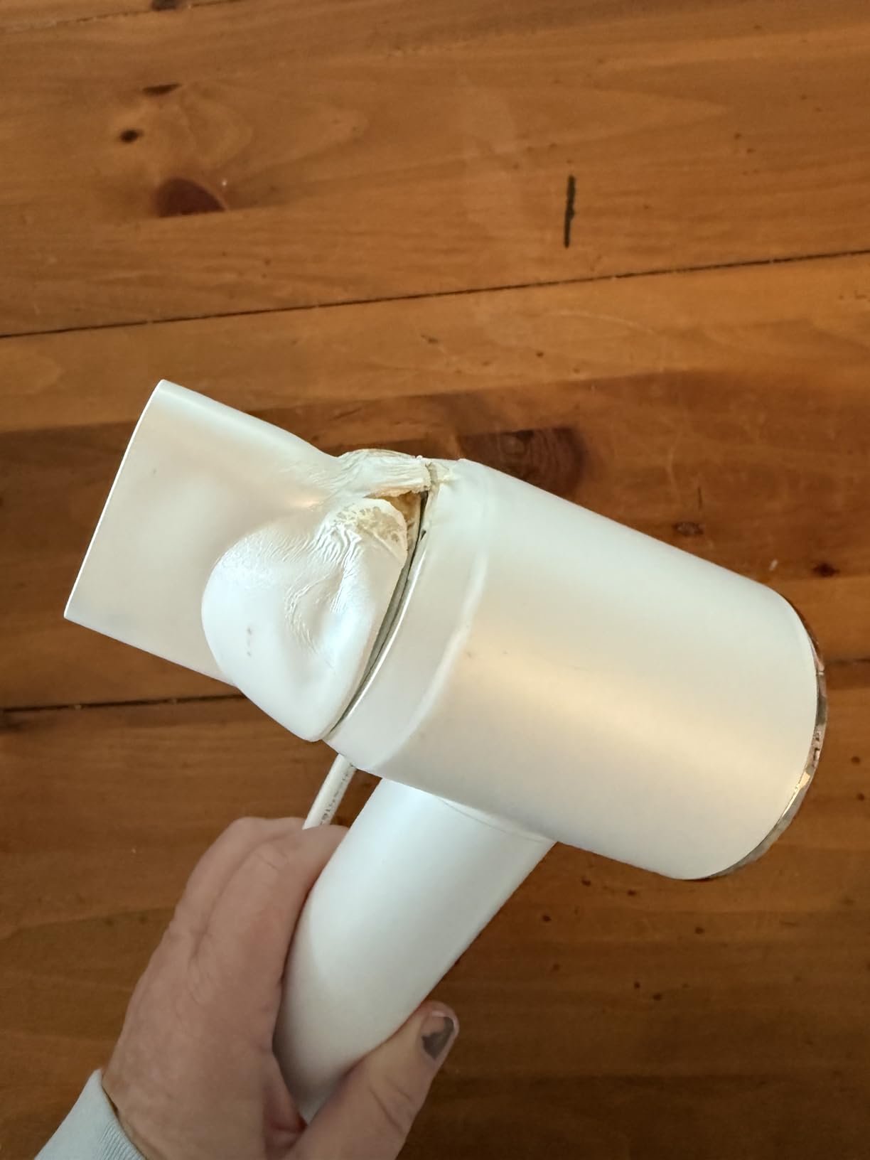 Dual Voltage Travel Hair Dryer with Diffuser, High-Speed Ionic Blow Dryer for Women, Fast Drying, Low Noise, Lightweight, No Heat Damage, European Travel 110V-120V/220V-240V customer photo 1