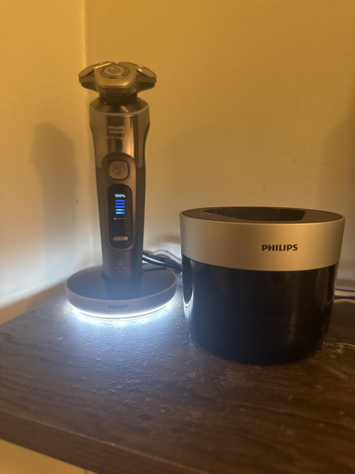 Philips Norelco i9000 Prestige Ultra Electric Shaver, Dark Slate customer photo 2