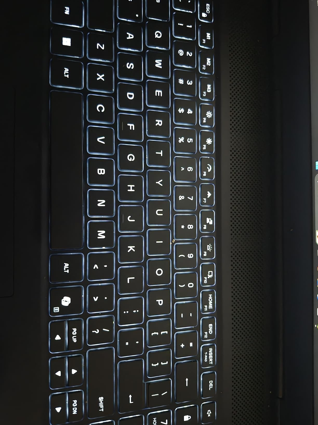 Alienware 16 Aurora Gaming Laptop, NVIDIA RTX 5060, Intel Core 7 240H customer photo 1
