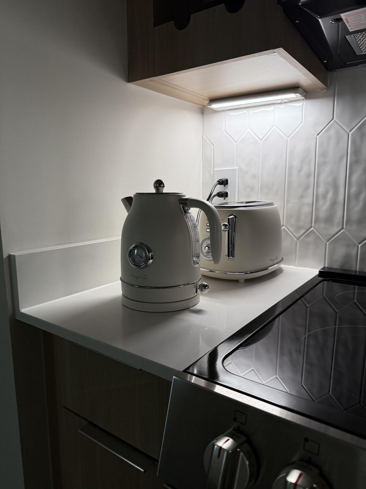 MegaChef 1.7 Liter Electric Tea Kettle and 2 Slice Toaster Combo (Black) customer photo 1