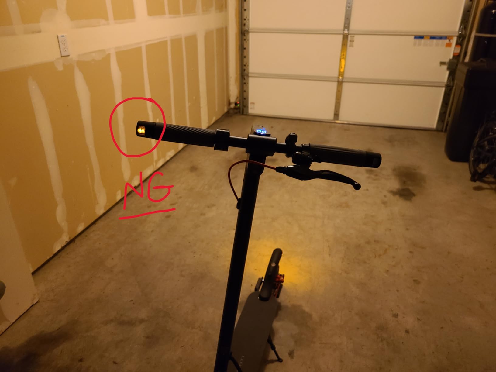 INVANTI E20 Adult Electric Scooter with Smart APP, Max 19 Miles & 18 MPH,350W Motor, 8.5