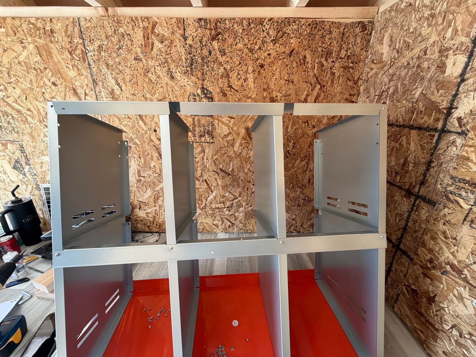 VEVOR Chicken Nesting Boxes, 10 Compartments, with Support Legs, Easy Egg Collection, Galvanized Steel and High-Strength Plastic, Roll Away Nesting Boxes for Chickens and Hens Laying Eggs, Orange customer photo 2