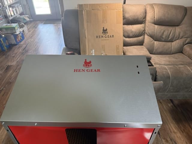HenGear Nesting Boxes for Chickens, Roll Away Laying Boxes, Medium customer photo 2