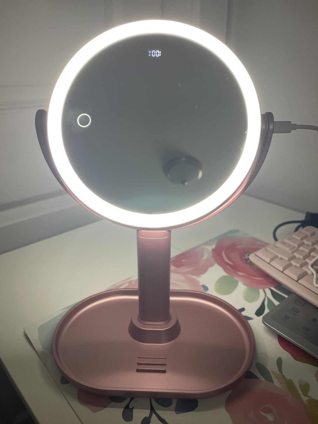 MIYADIVA Travel Makeup Mirror with Lights, Height Adjustable 30X/1X Double-Sided Magnifying Mirror, Portable Vanity Mirror with Digital Display & Phone Holder, Handheld Tabletop Hanging, Rose Gold customer photo 1