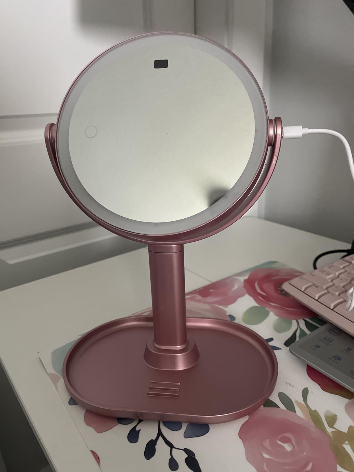 MIYADIVA Travel Makeup Mirror with Lights, Height Adjustable 30X/1X Double-Sided Magnifying Mirror, Portable Vanity Mirror with Digital Display & Phone Holder, Handheld Tabletop Hanging, Rose Gold customer photo 2