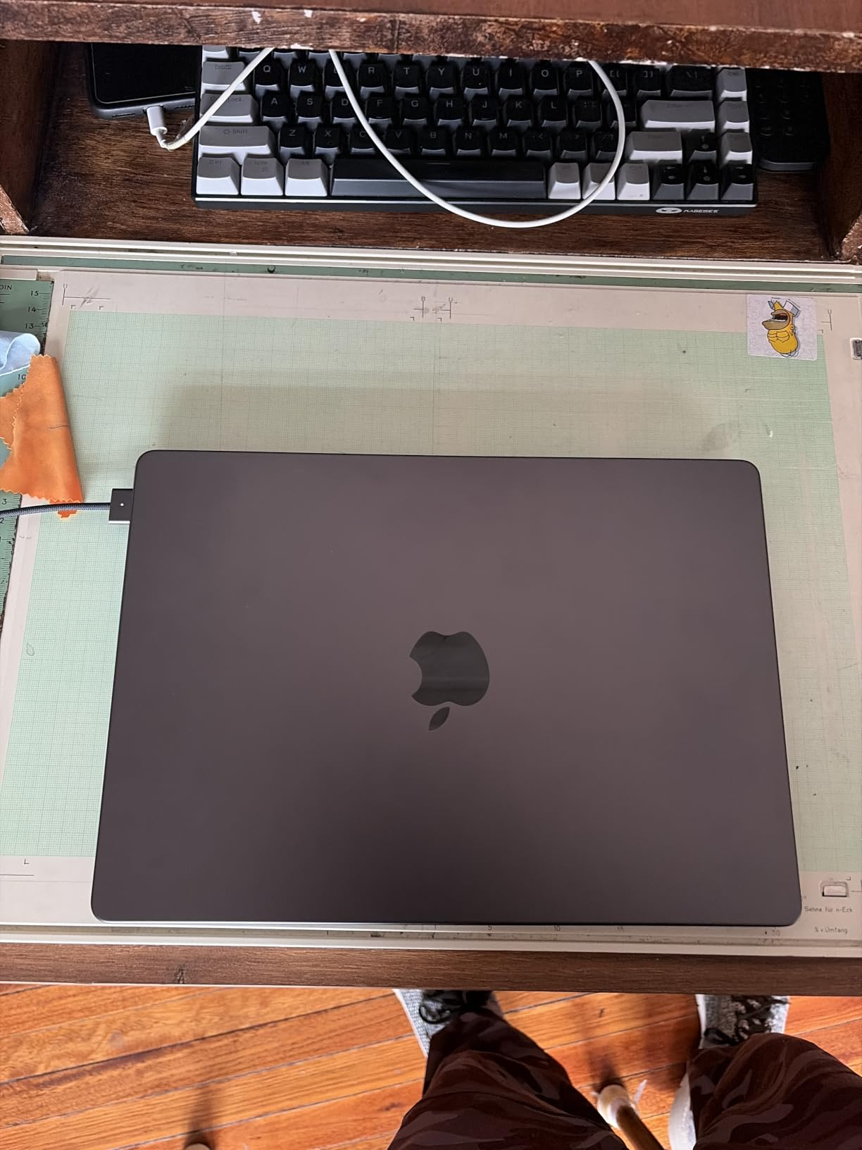 Apple 2026 MacBook Pro Laptop with Apple M5 Pro chip with 15-core CPU and 16-core GPU: Built for AI, 14.2-inch Liquid Retina XDR Display, 24GB Unified Memory, 1TB SSD, Wi-Fi 7; Space Black customer photo 2