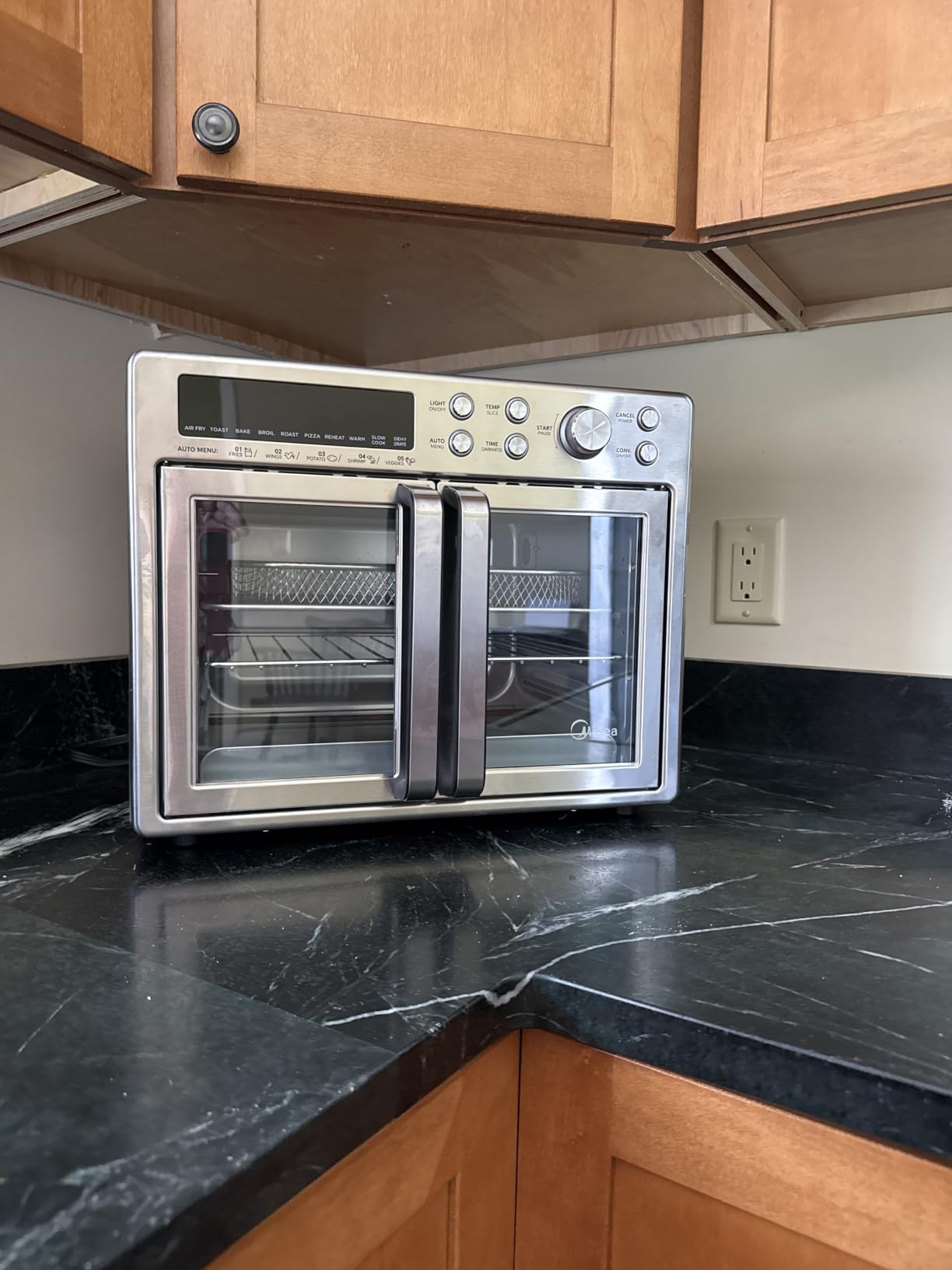Midea Flexify Slim 8-in-1 French Door Toaster Oven Air Fryer Combo, 25QT customer photo 1