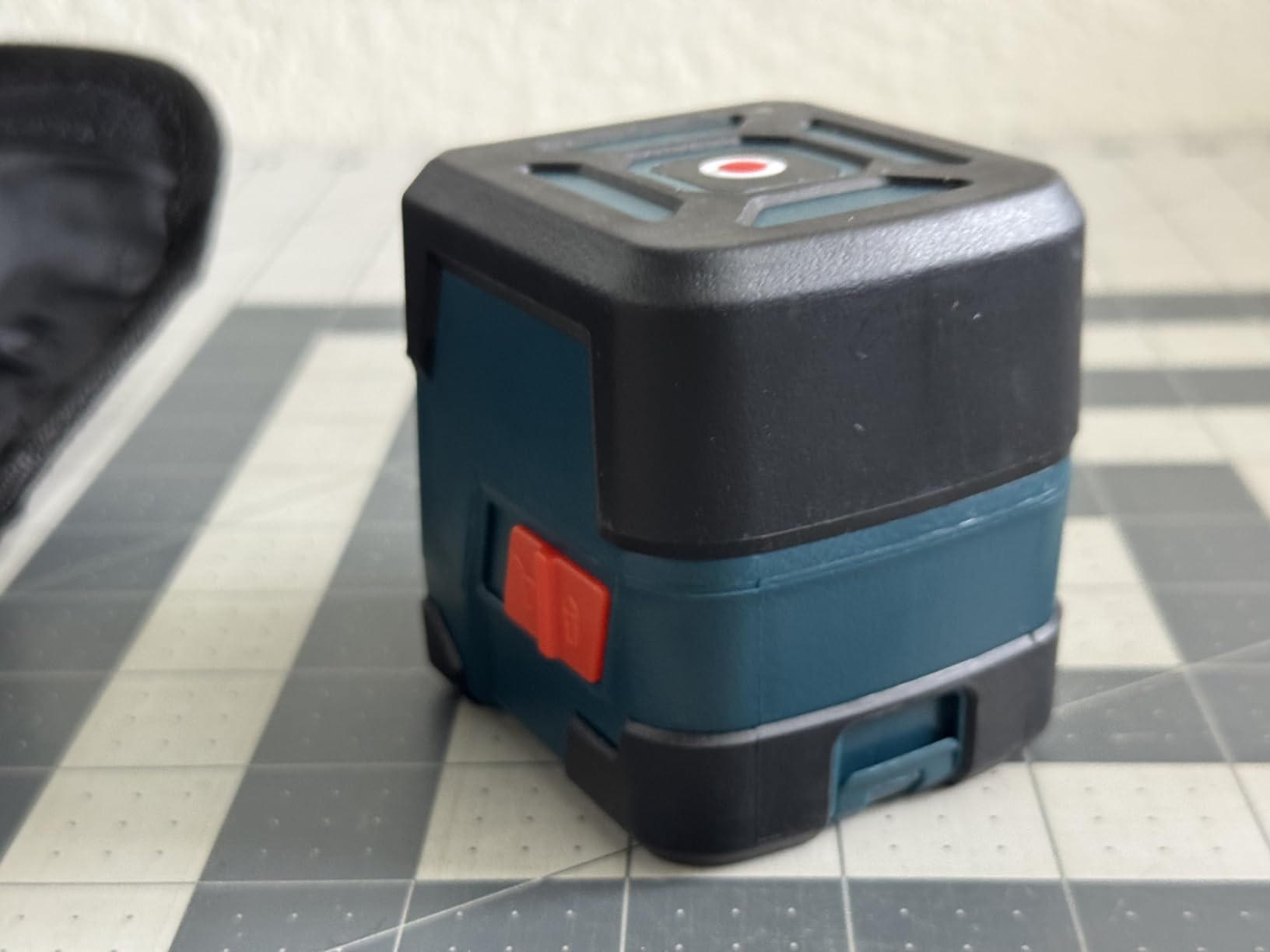 Laser Level, RockSeed Cross Line Laser with Self-Leveling, Vertical and Horizontal Line, Rotatable 360 Degree, Carrying Pouch, Battery Included (40 Inch Tripod) customer photo 1
