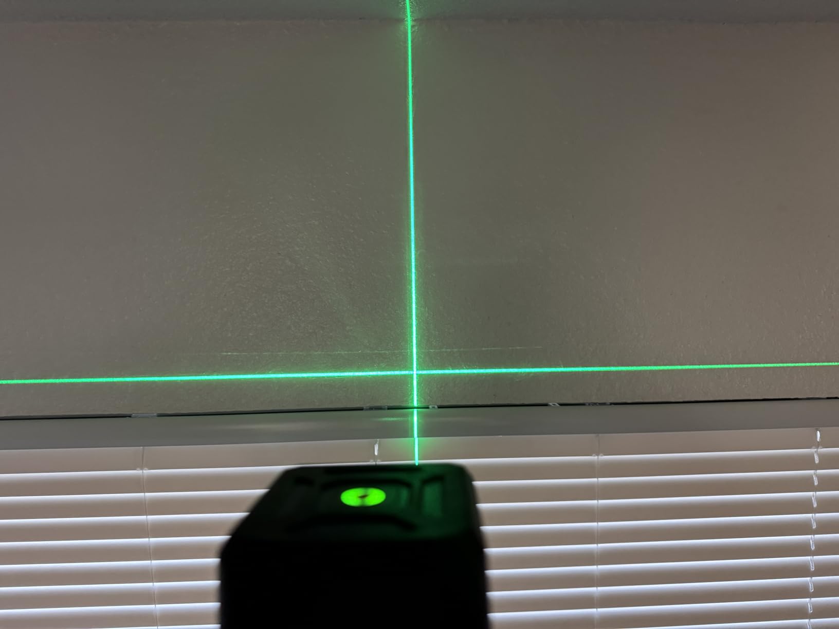 Laser Level, RockSeed Cross Line Laser with Self-Leveling, Vertical and Horizontal Line, Rotatable 360 Degree, Carrying Pouch, Battery Included (40 Inch Tripod) customer photo 2