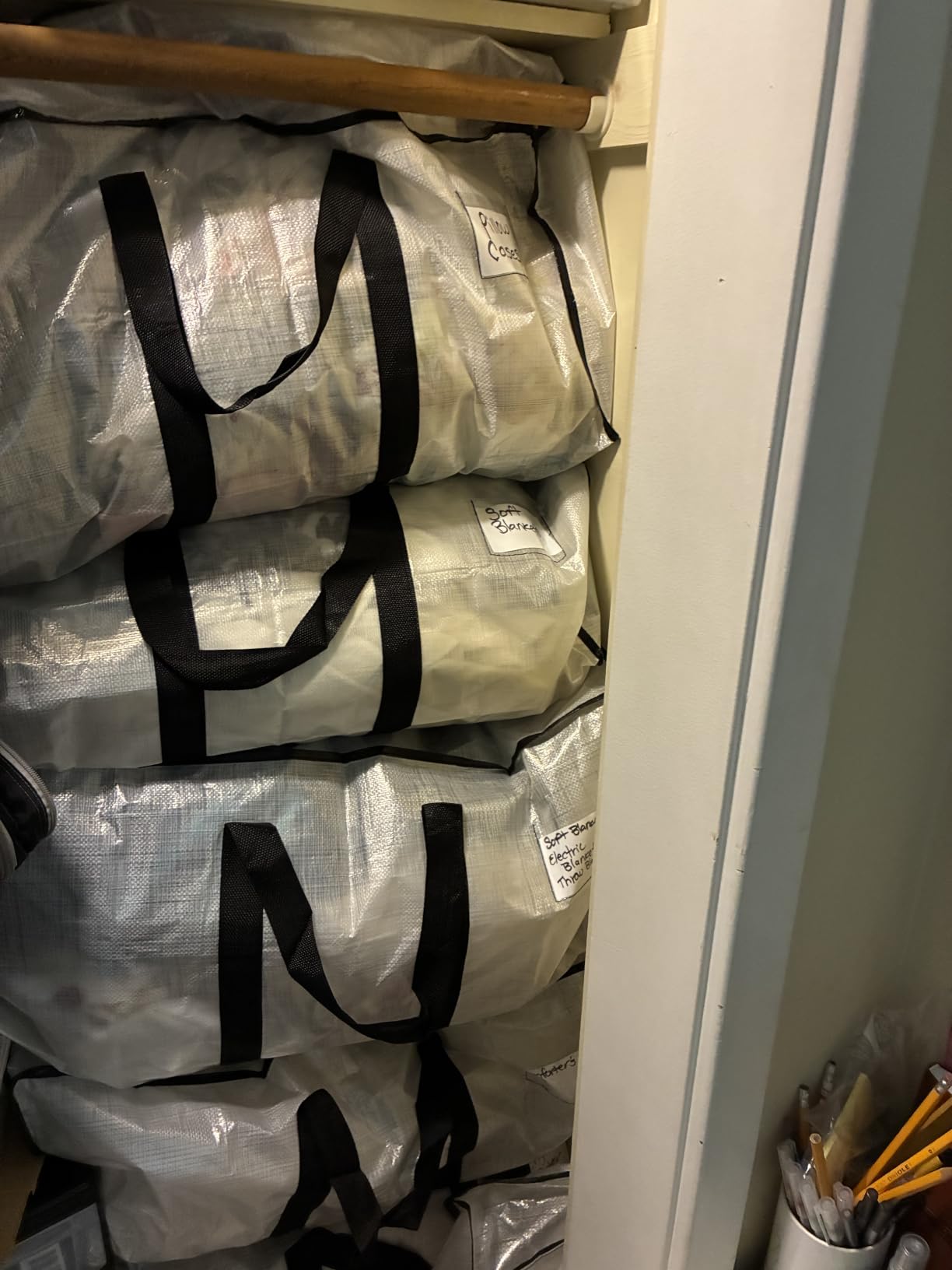 HOMESURE Supports 200lbs Heavy Duty Moving Bags - Strong Zipper & Wrap-Around Handles - Water-Resistant Storage Totes, Durable Alternative to Moving Boxes - 8 Pack - Semi-Transparent customer photo 1