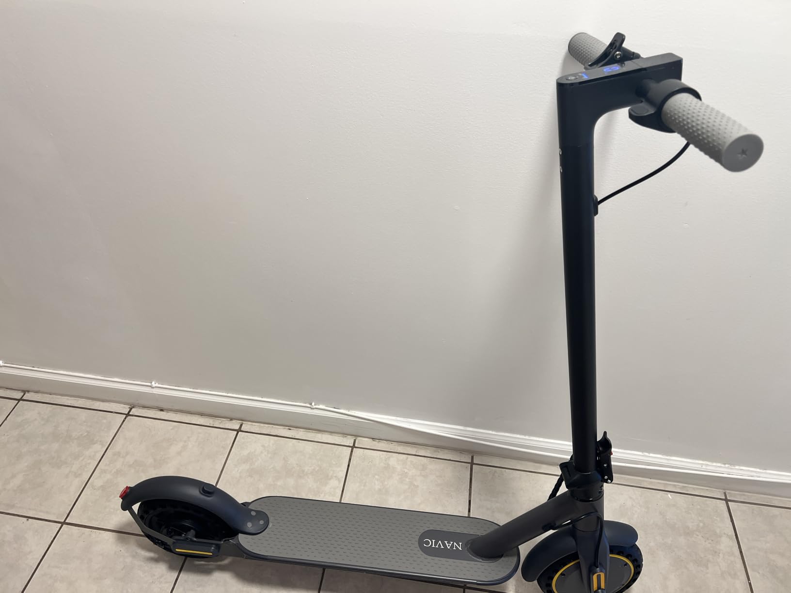 NAVIC Electric Scooter for Adults,Top Speed 19/22 MPH,Range 19/22/28 Miles,8.5”/10